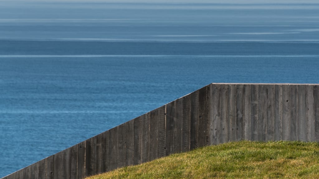 Roland Seichter Fotografie - Minimalistische Fotografie - Sehr abstrakte Fotografie einer Betonwand